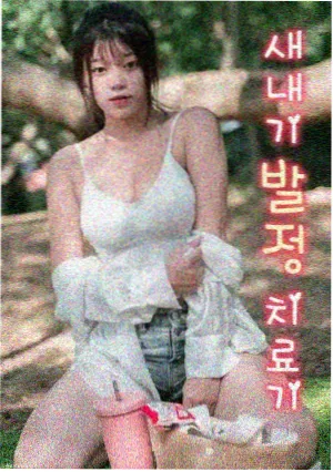 夏季银河拱桥在青灰色天幕上抵达中天的画面